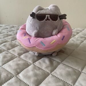 RARE Gund Pusheen Donut Pool Float Plush – Macy's Exclusive
